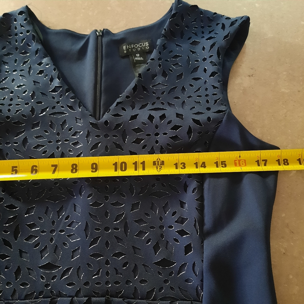 EnFocus Navy Blue Sheath Dress Women Sz 12 V Neck Eyelet Detail Cutouts Midi - Picture 12 of 15